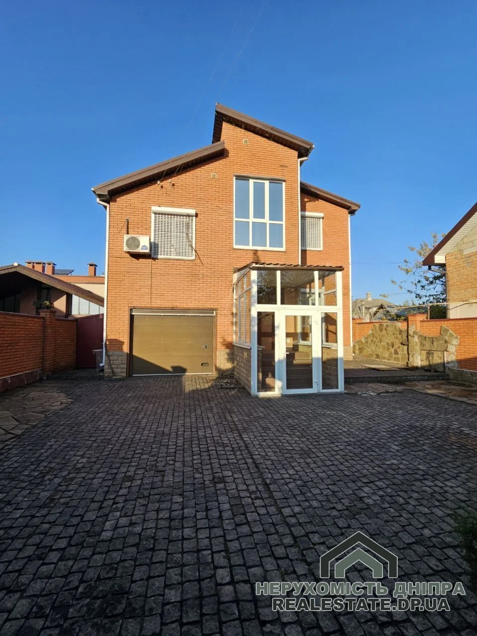 Продам будинок  178 м² 3 соткі в районі ресторана Едбург вул. Далекосхідна · 2